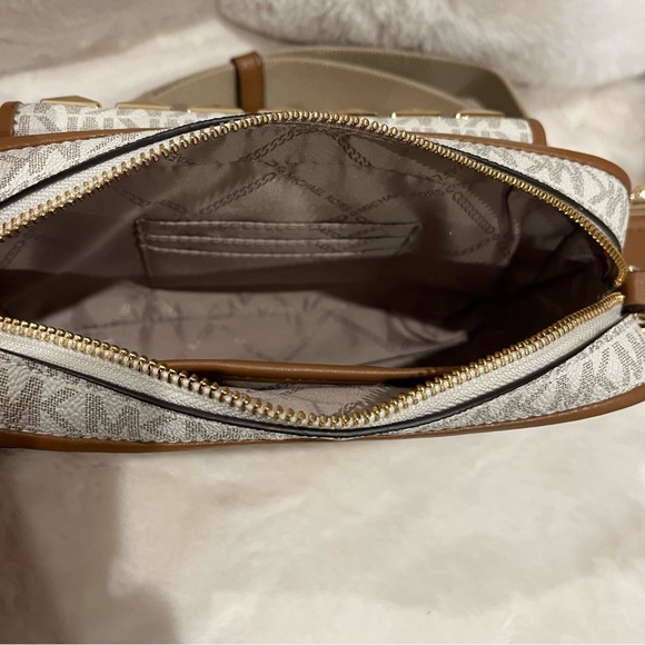 Micheal Kors Signature Bradshaw Medium Pocket Camera Crossbody Studded - Picture 5 of 10